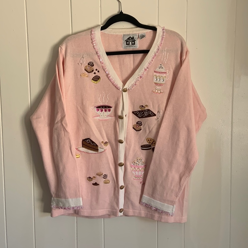 🧁🌸 Sweet sweater! Pun intended! K